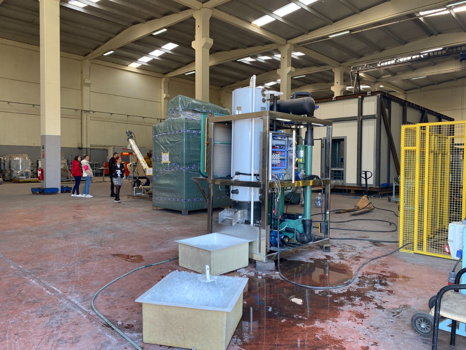 Tüp Buz Makinesi ile Karlı ve Hijyenik Buz Üretimi