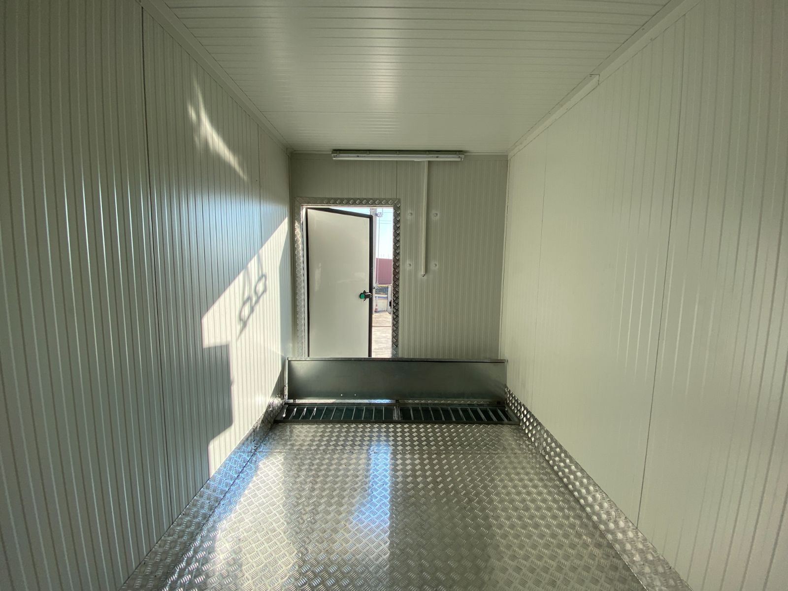 CONTAINER TYPE ICE STORAGE